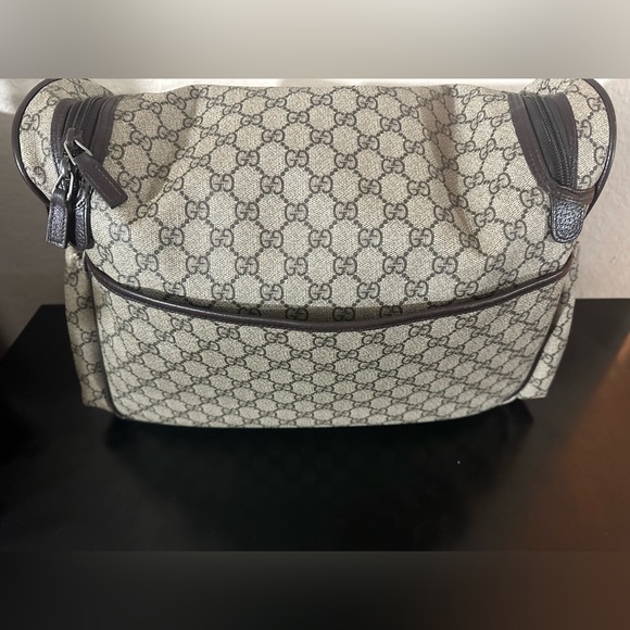 Gucci travel bag! Great condition 10/10 - Picture 2 of 7